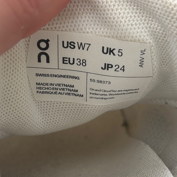 On Cloud 5 Running Shoes Sneakers in White Women’s Size 7 - Picture 8 of 8